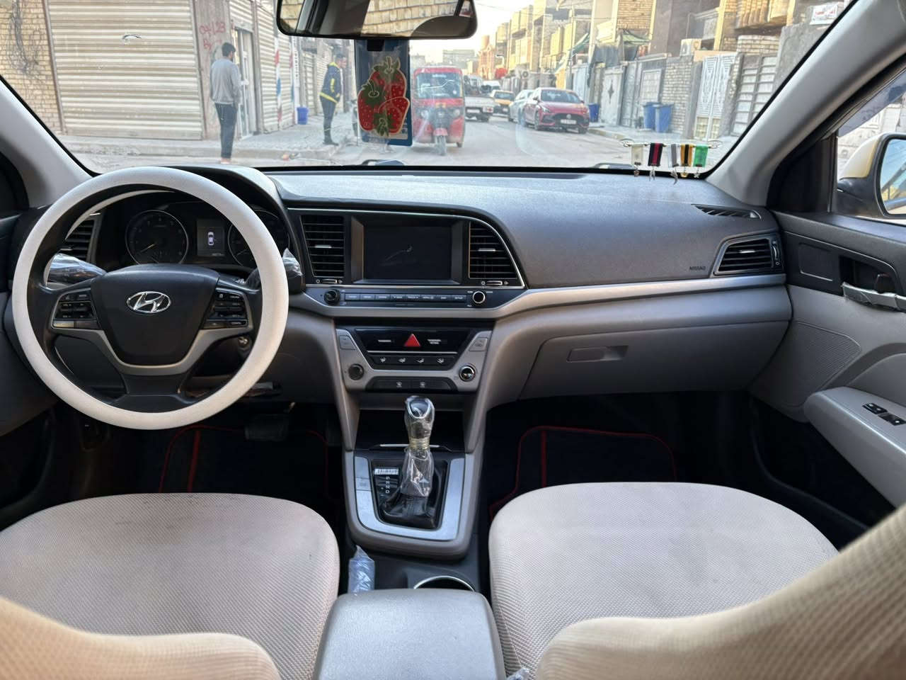 سلام عليكم
عارض سياره للبيع انتره موديل٢٠١٨محرك ٢٠٠٠ضربتها باب الخلفي بدون تبديل السياره نص فول تخم تاير كير أي تي 
السياره بدون أي دواخل 
الرقم ***********
مكاني بغداد
