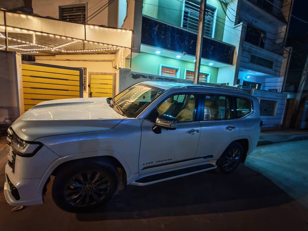 Limited vx لاندكروز
ساز بلادي اصل فول مواصفات محرك 4000cc
2023 موديل

مكفولة كفالة عامة رقم اربيل باسمي

السيارة عليهة ppf 0.9 ملم ابو 30 ورقة ضمان 10 سنوات

ارضيات اصلي ودوشمة جلد اصلي

السعر 72500$

  ***********
