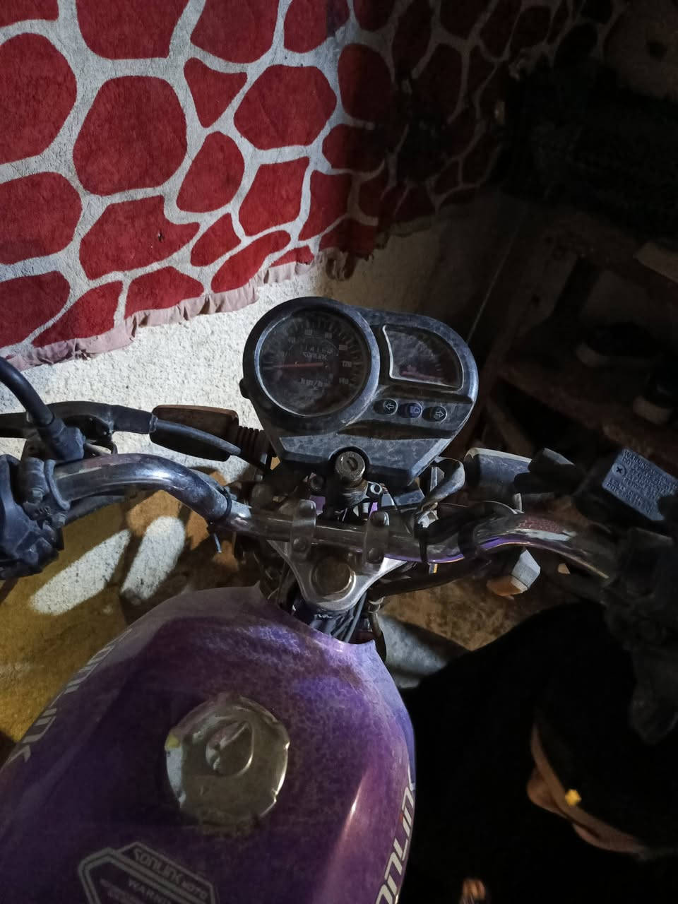 سلام علايكم دراجه موديل 24متروكه كلشي شغال بعدهي رمبه سعر مليون او250بيه مجال ***********وتساب مكاني بغداد الشعله
