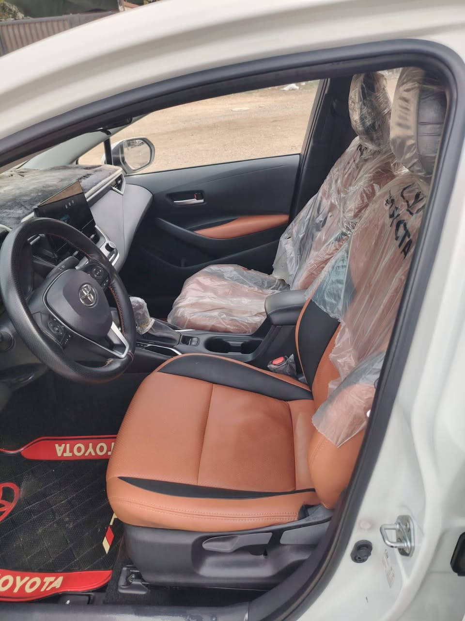 السلام وعليكم كورلا هايبرد للبيع شكل امريكي موديل 2024
سيارة مكفولة من صبغ و بارد بسمي تحويل ثاني يوم مواصفات معروفة جلد بصمة شاشة كار بلي  لايت ليد كامرة  فول عدة سيارة ماشيه 44 الف  اي استفسار ***********
