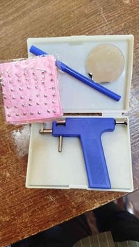 جهاز تثقيب الاذن • تراجي طبية • توصيل