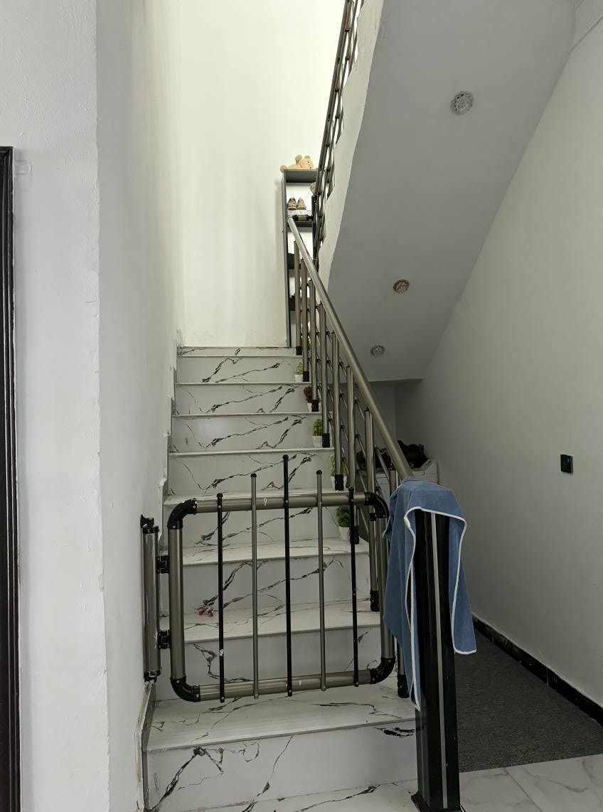 للبيع بيت في البصرة / أبو الخصيب / شارع أبو كوصره
المساحة: 160 متر – زراعي
الموقع قريب من الخدمات والأسواق والمدارس، والشارع هادئ ومناسب للعوائل.مكون البيت من 3 غرف و3حمامات وهول وديوانيه ومطبغ وغرفه وحمام فوك وكراج والشغل مرتب  جيرانك ذهب والسعر 85))***********

مواصفات البيت:
 • بناء مرتب وجديد صارله شهرين من كمل 
 • منطقة مرغوبة وقريبة من كل الاحتياجات
 • 
 • واجهة 10 ونزال 16
