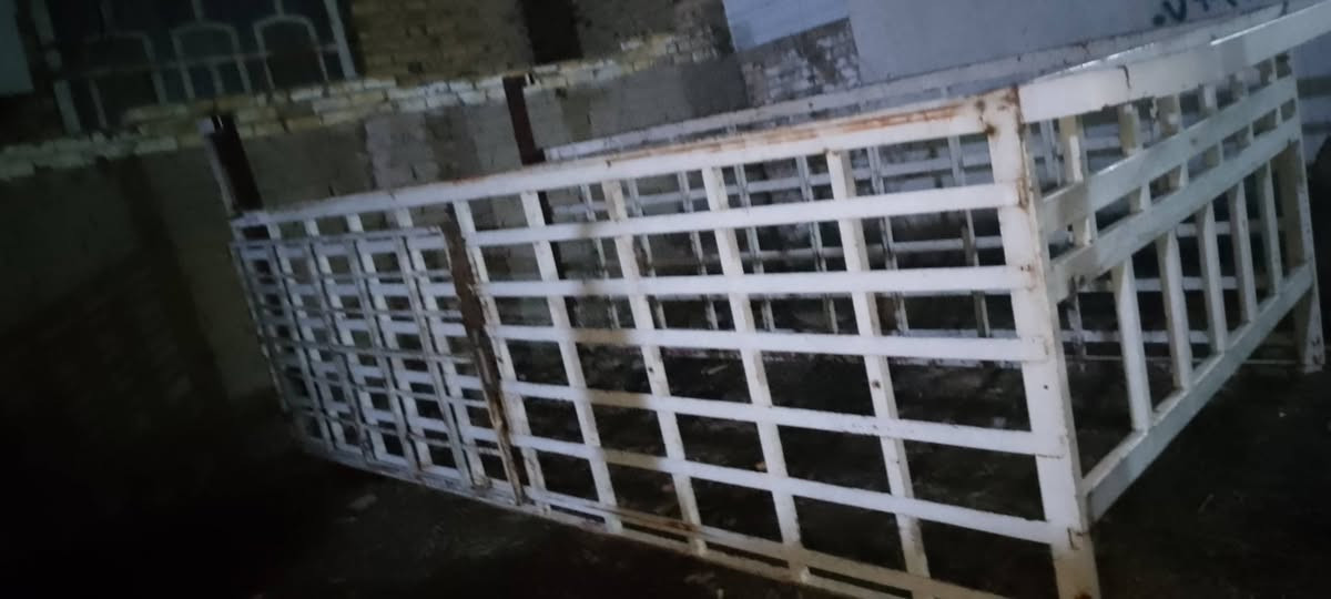 السلام عليكم  محجر كنتر طول 4ونص  السعر 200الف وبي مجال الستفسار خاص ***********
