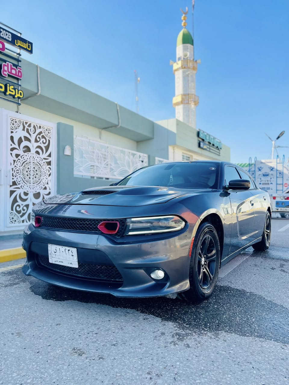 السلام عليكم
دوج جارجر موديل 2015 SXT بيهااا قطعتين فقط بدون دواخل 

السياره ستخدام شخصي رقم بغداد الماني بسمي مامشتغله خط 

حداديه تخم تاير ستوني شاده كير اكسن مكينه كفاله ماناقص شي السعر 167 وبيهاا مجال بسيط 

العنوان بابل شوملي  ***********
