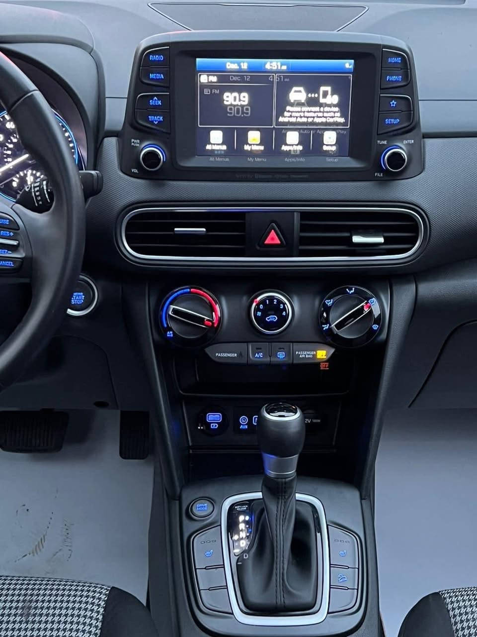 كونا موديل 2021 السعر140 محرك 2000 دوش وبيها مجال لون سمنتي  رادار 360توقف ذاتي مع تحذير فتح الابواب وترحيب عند الفتح فتحة سقف تحكم ستيرن بصمة بروجكرات امامية كشنات تدفئة  شاشة جبيرة كاربلي داخل اسود  فول مع تبديل باب الامامي فقط بدون دواخل  بدون شاصي  وصور موجودات  ماشية 54 ميل وبيها مجال للشراي رقم اربيل واحول مباشرتا عند البيع للاستفسار ***********
