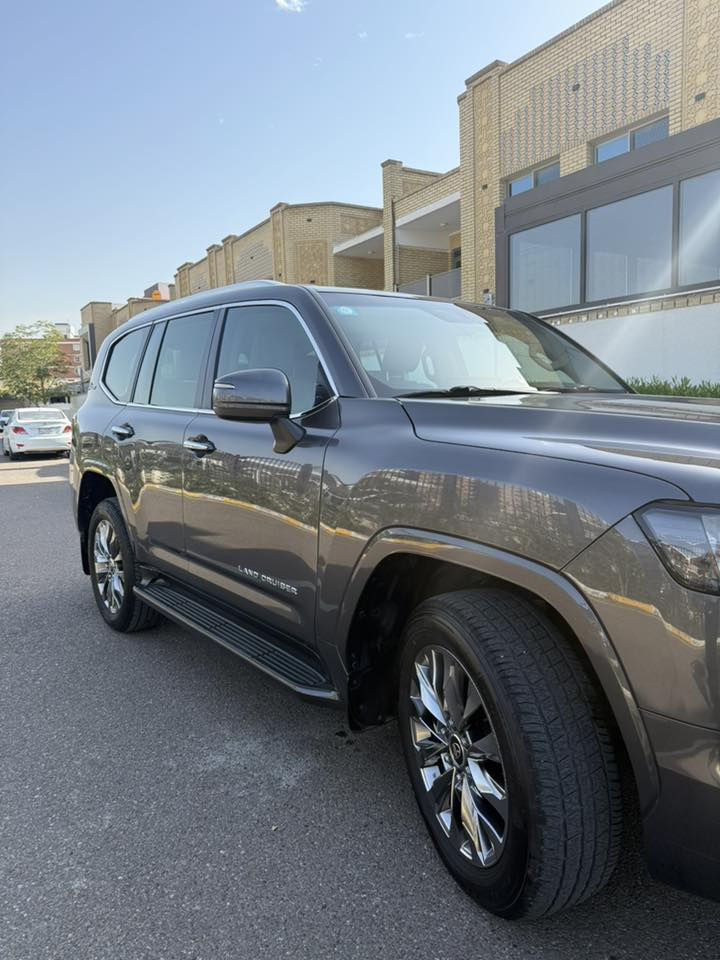 للبيع بدون مراوس لاندكروزر ساز ام تطبيق موديل ٢٠٢٢ GXR تنفس طبيعي محرك ٤٠٠٠ و ٦ سلندر سيارة مكفولة كفالة عامة ماشية ٦٢ الف كيلو مواصفات معروفة كراسي جلد وكهرباء وتبريد بالكراسي وبصمة وفتحة و٧ راكب و ٣ قطع تبريد وتبريد منفصل و ٣ شاشات وكاميرا وحساسات ورادار وتحديد مسار وصندوق كهرباء وتشغيل عن بعد وفور ويل وبصمه عدد ٢ ،سيارة كامله ونظيفة السيارة مكانها بغداد حي العدل ، السعر ٥٩٥ ورقه وبيها مجال بسيط للاتصال 
***********
