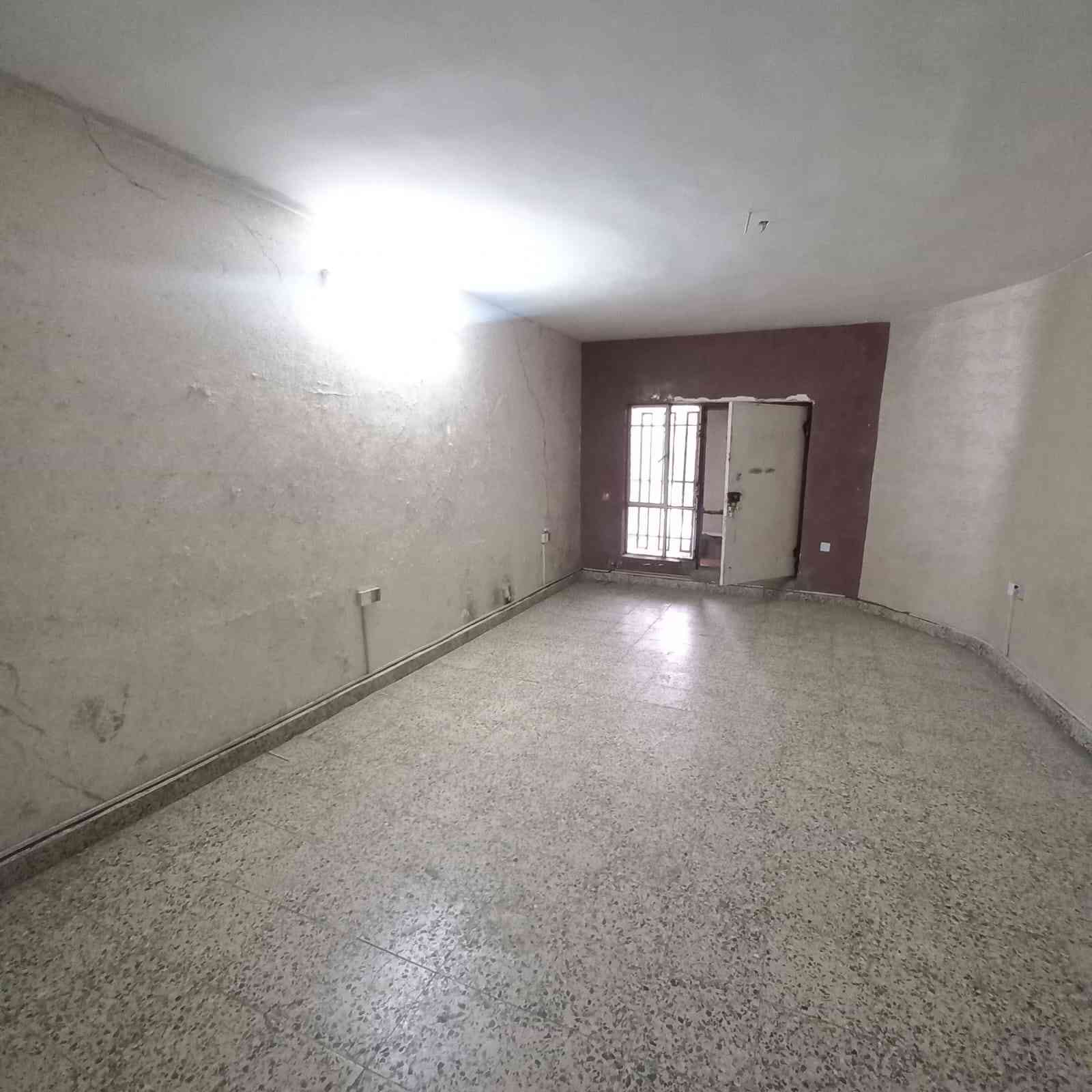 السلام عليكم 
شقة للايجار بسعر مناسب جدا
للاستفسار الاتصال واتساب
***********
تتكون من غرفة كبيرة و مطبخ و حمام طابق اول معزول بدرج الى الخارج كما موضح في الصور
الموقع: الشعب حي البساتين قرب الشارع العام
الفرع الثاني مقابل جامع المرتضى عليه السلام
نهاية فرع صيدلية كوكب الغيث
