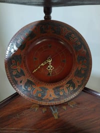 ساعة جدارية • خشب • شغالة