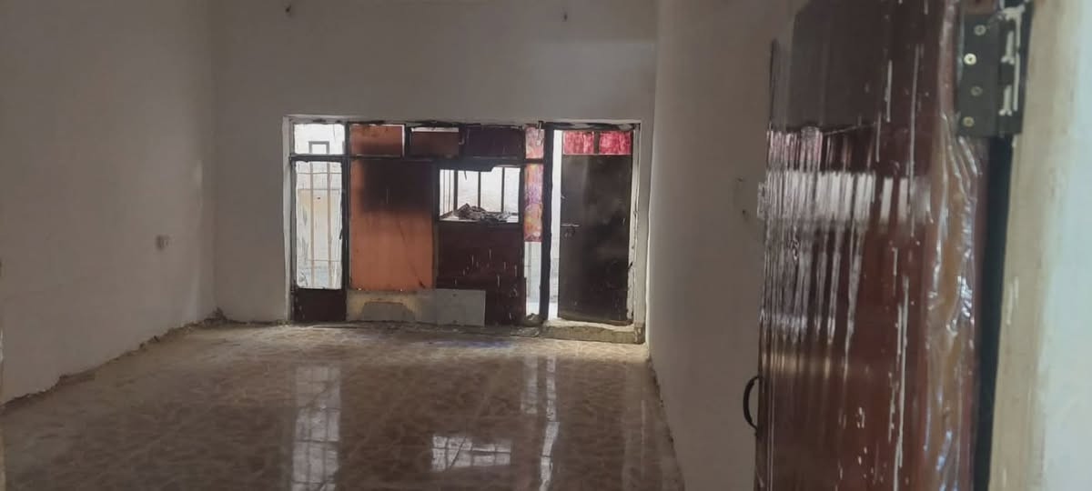 مشتمل للبيع حي الجهاد لالفين مساحته 80متر يحتوي على استقبال وغرفه وخدمات ابيع عن طريق المصرف النهرين السعر 130قفل والنقد 120لاستفسار لاتصال برقم ***********
