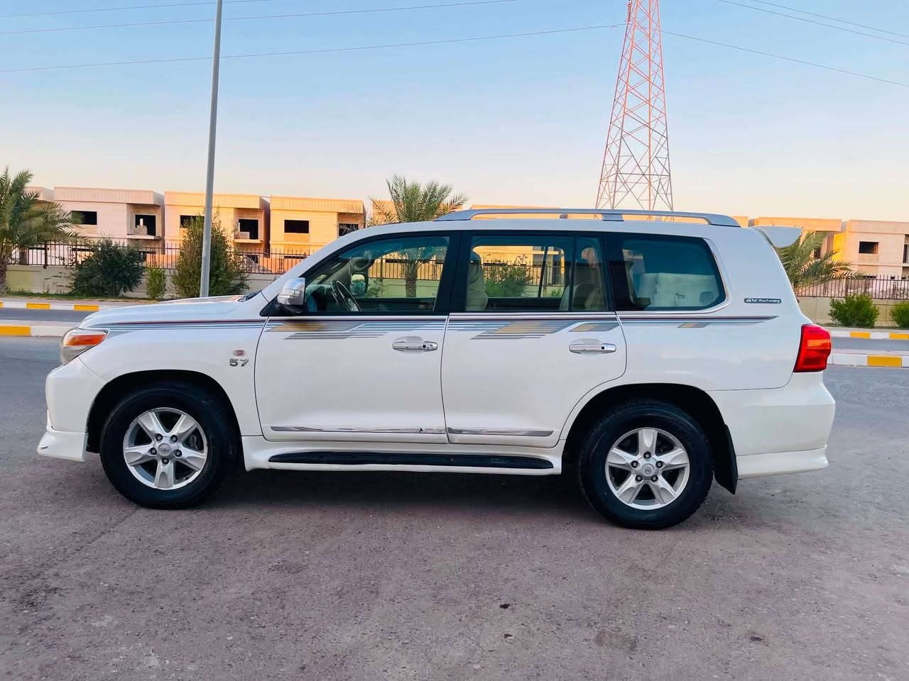 لاندكروز  2011 VXR-5.7 
فول مواصفات 1/1
السعر 310
بدون صبغ بدون تبديل 
محرك 8سلندر جديد قبل شهرين شديته
كير مابي اي عيب 
صدر زين
تخم تاير نضيف 
سياره نضيفه وباسمي شرط التحويل 
مكاني صلاح الدين تكريت 
للاتصال ***********

