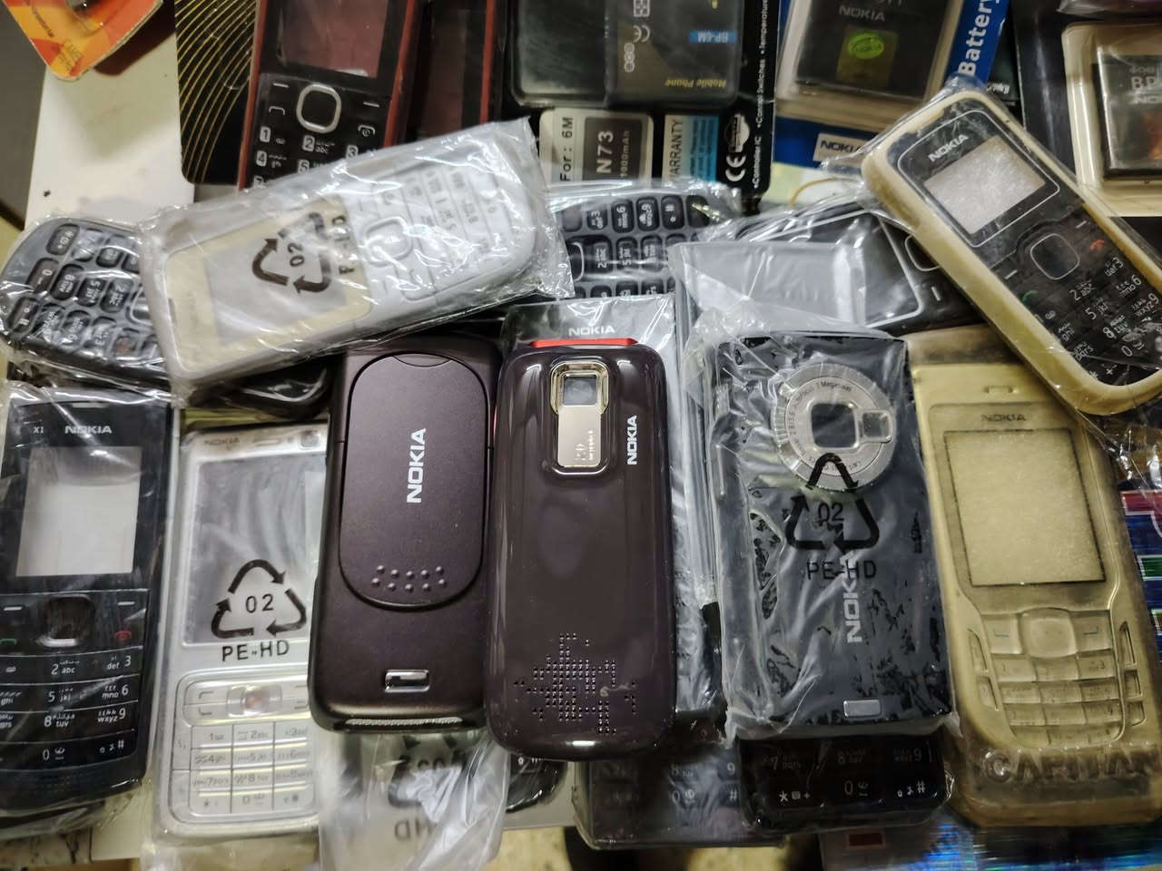السلام عليكم يوجد كفرات موبايلات نوكيا وقسم منهم  مع شاصي مثل نوكيانوكياxpress 5130 ونوكياn73 ونوكياn95  وبطاريات متنوعة للبيع جملة ومفرد علما انا الكمية محدودة ومتوفر توصيل لكافة محافظات العراق...


**إذا كنت صاحب هذا الإعلان وتريد حذفه لأي سبب، رجاءا أرسل رسالة إلى الدعم الفني**