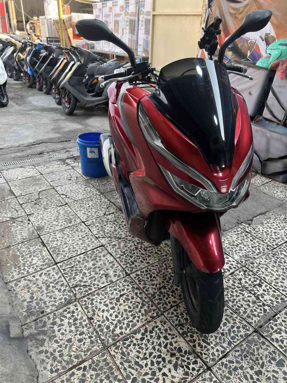 سلام عليكم دراجه pCX كوريه لون حمر دم غزال دراجه. كفاله عامه كفاله عامه ماشيه ٣٠ لف حقيقي دراجه بصمه  بيه كاسحه ستان موبايل   حساس زدحام A. حساس ستان  كامله عله آخر حبايه. مكينه 150. البيع سعر ١٤. العنوان بغداد حي العامل ***********
