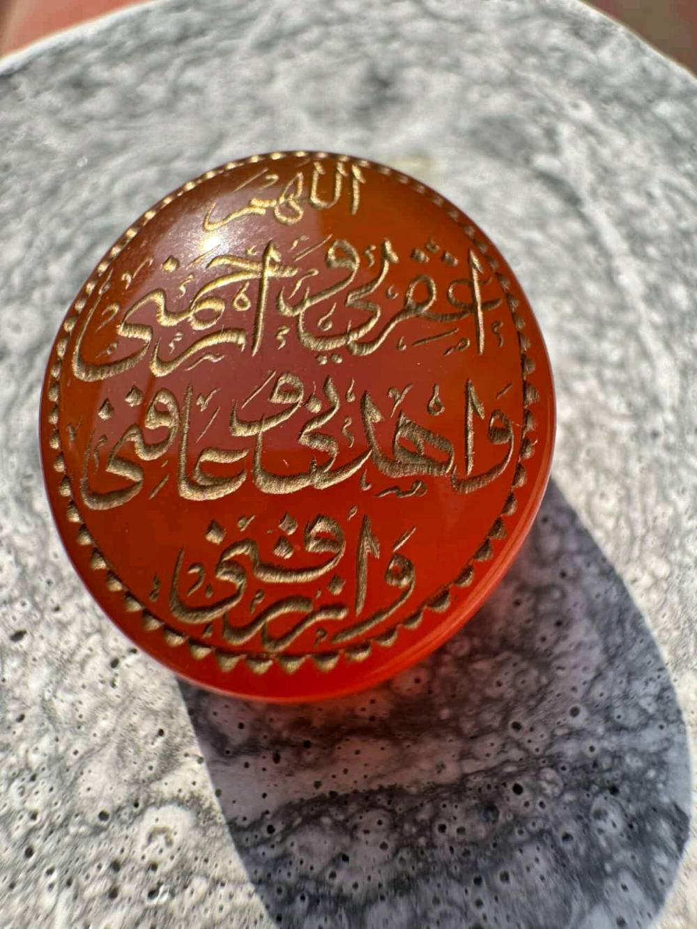 عقيق يماني خط يدوي  خط علي اكبري 
سعر القطعه 50 
يوجد خدمة توصيل 
 متوفر كافه أنواع الاحجار  كريمة 