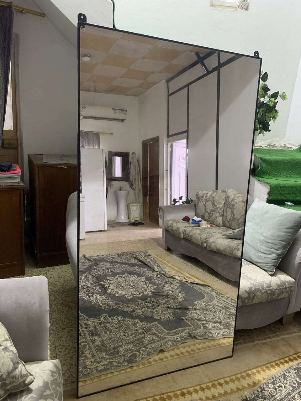 ميز حلاقه ومرايه للبيع ستخدام شهر تفصال شراي ينتصل ***********بصره زبير
