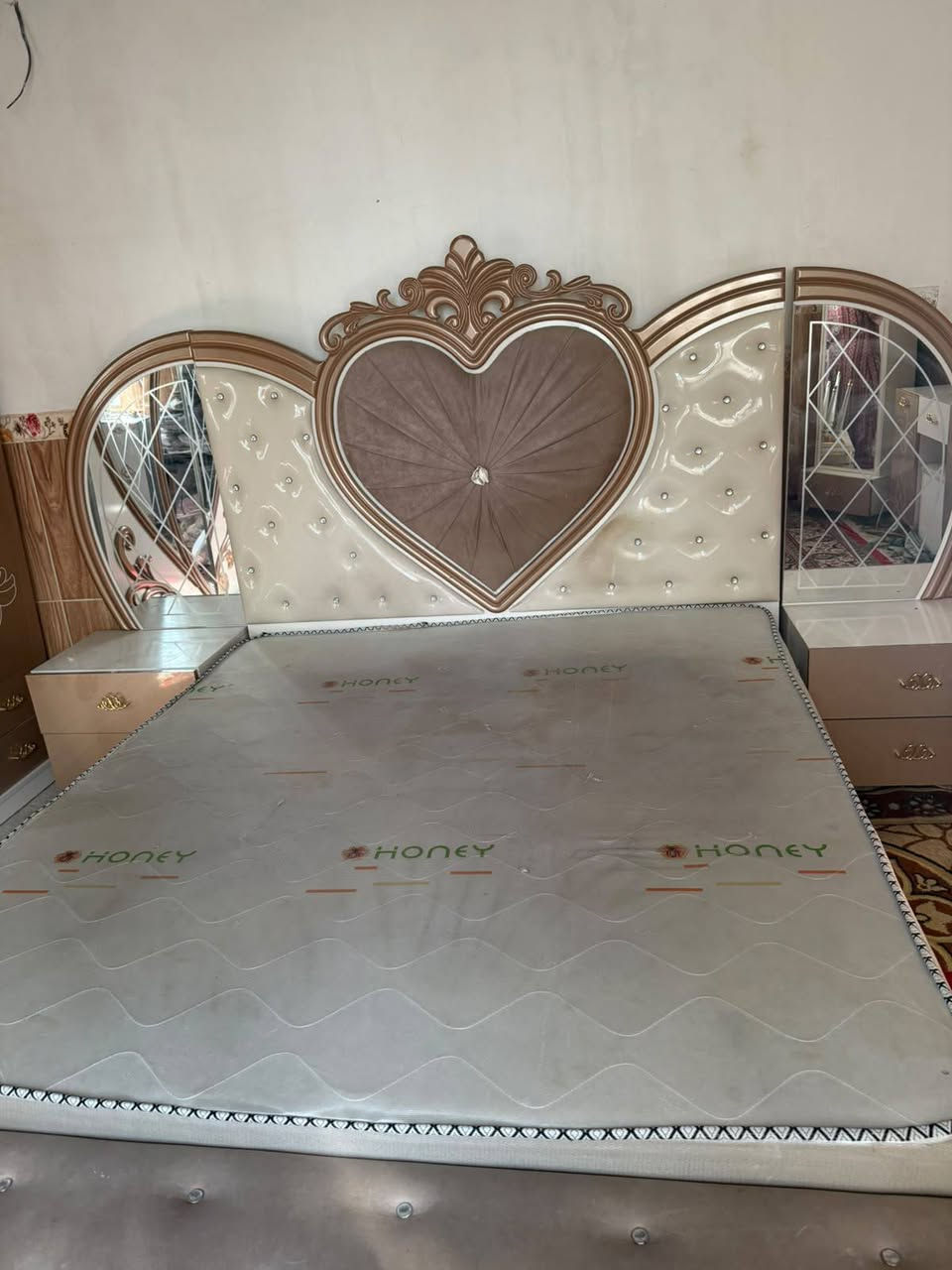 غرفه نوم تركيه فخمه جديدة مستخدمه قليل 9 قطع كلش حلوة 

للاتصال /***********
