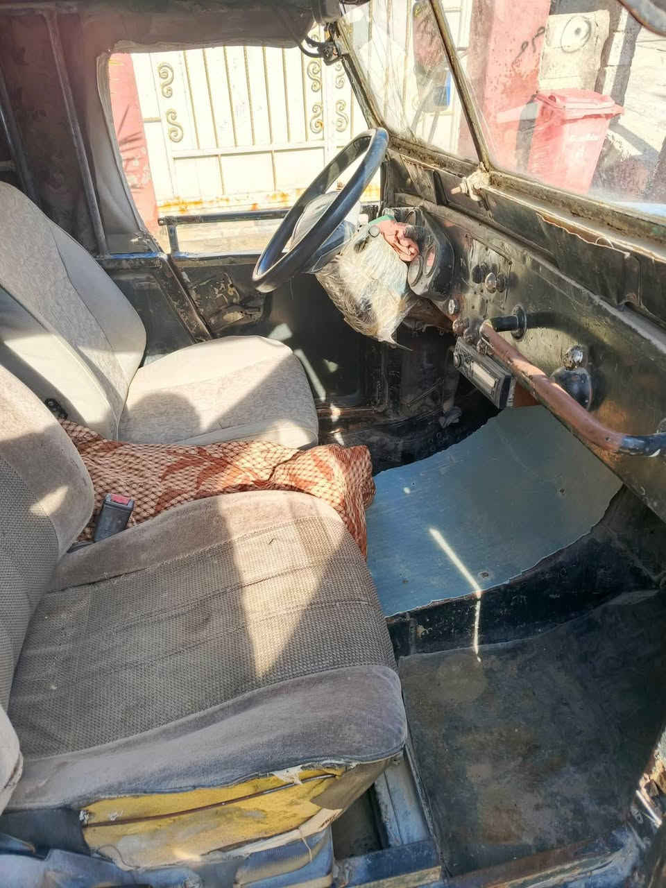 للبيع جيب روسي موديل 72محفول محرك ونجي كير اوتماتيك سنويه مشروع وطني جديده مابيها  نقص سعر 3500بيه مجال مكان جلولاء ترهم مراوس ***********
