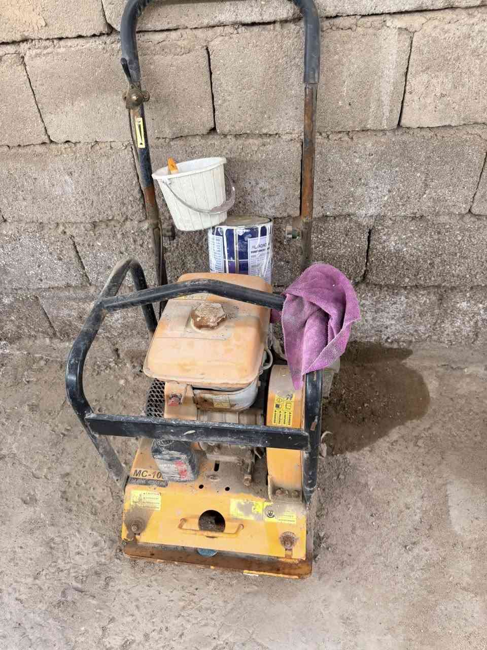 السلام عليكم غراض بناء للبيع حادلات عدد 2 +سكلات كراسي او جحوشه 2 سيور بافي التفاصيل على الرقم *********** علماً ان الغراض جديدهه بس متروكهه
