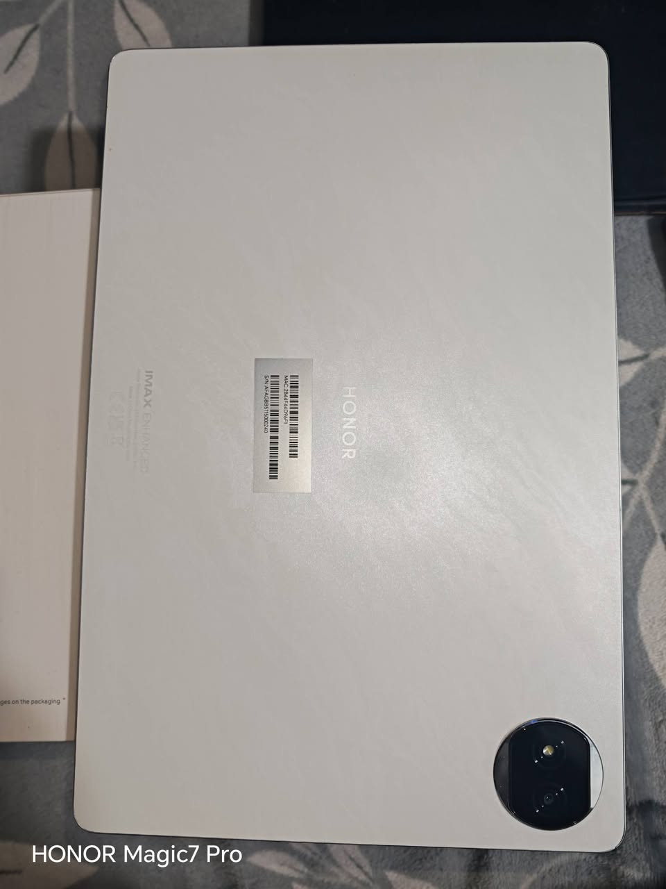 هونر ماجك باد 2
نظافة 100% استخدام جدا" قليل 
اخذته للاستخدام الاوفس وطلع يختلف عن اللابتوب ولهذا ما مستفاد منه وبس مخلي وممستخدمة 
مواصفاته معروفة 
بشاشة OLED مقاس 12.3 بوصة بمعدل تحديث 144 هرتز، ومعالج Snapdragon 8s الجيل الثالث
ذاكرة 256 عشوائية 12 
بطارية 🔋 10050 ملي امبير 
شاحن 66 W
وياه الكيبورد والقلم 
وياه كفر عادي لون اسود
السعر 650 الف 
بغداد 
رقم هاتف ***********
