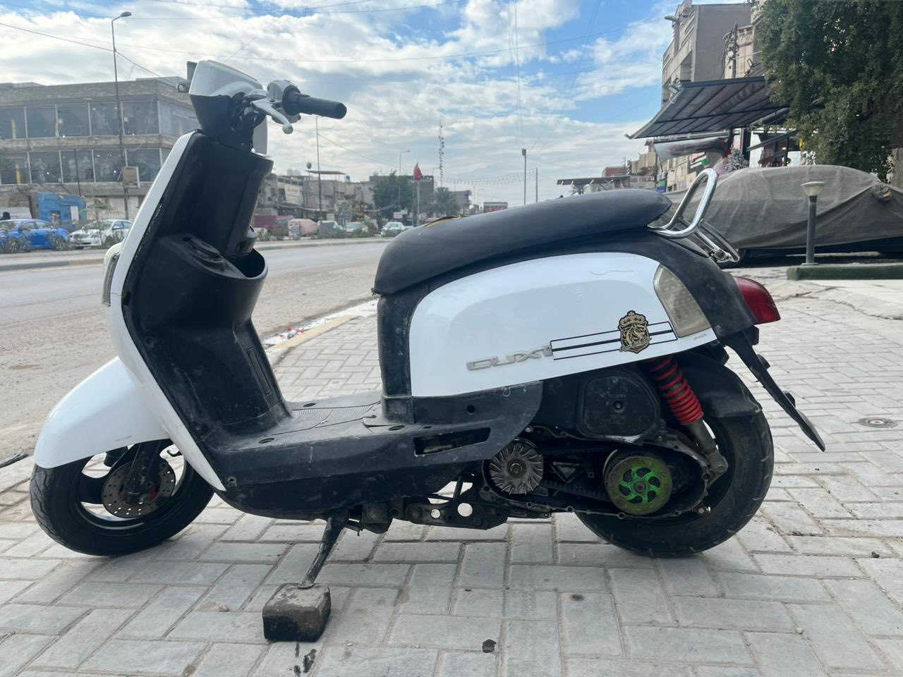 سلام عليكم دراجه بوليس كابريتر دراجه كهربائيات كلها شغاله شلعه ومعدل تشتغل اب اي وقت نكره خير من الله الدراجه سعر ٤٥٠ وبيها مجال عنوان بغداد البياع شارع ضغط رقم ***********
