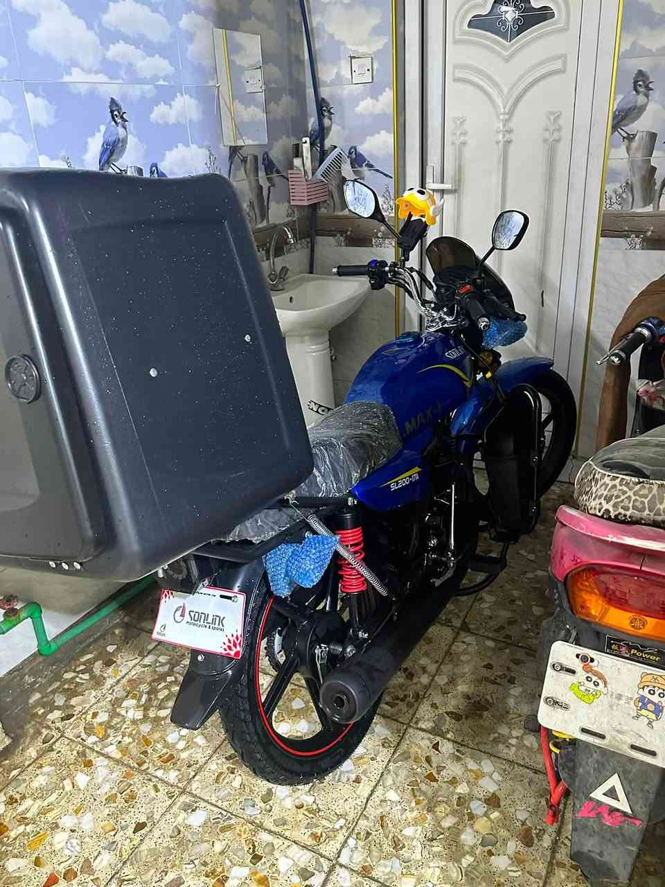 السلام عليكم سولنك   MAX. 1للبيع موديل 2025 صاله  ١٦ طالعه من المعرض مكينه  200cc دراجه كدامك بعده بل جيس مخليه للبيت مكفوله كفاله عامه من كلشي سعر هيا ول غراض 1,200  ولميعوف بل زيرو حالين بيش لحد يعلق. ***********
