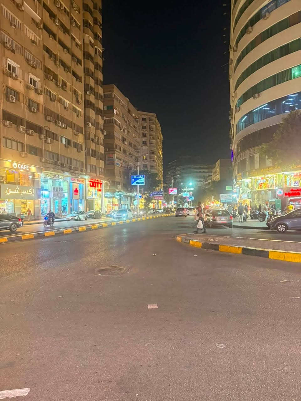 بيت للبيع في المهندسين علي العمومي مساحة 560 متر عدد 5 ادوار اول دورين تجاري مباني قديمه يوجد تصريح هدم وتصلح للاستخدام علي هذا الوضع شارع عمومي شارع شهاب في المهندسين فرصه لاي مستثمر او مقاول ويوجد فيديو ومتاح معاينه للجدية


**إذا كنت صاحب هذا الإعلان وتريد حذفه لأي سبب، رجاءا أرسل رسالة إلى الدعم الفني**