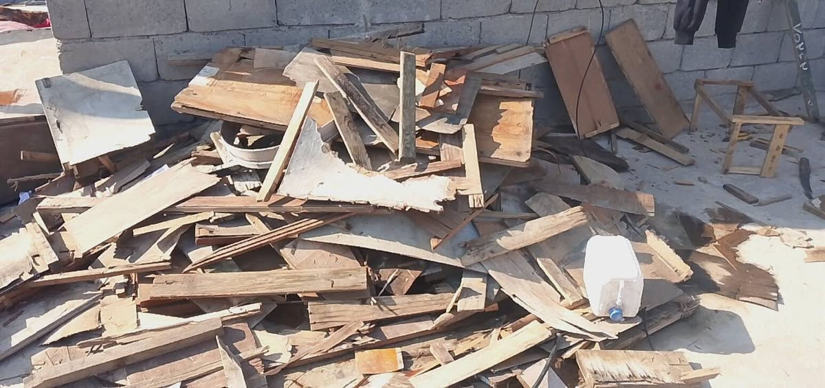 الياء خشب للبيع اللي يريده يخابرني سعر مناسب ***********
