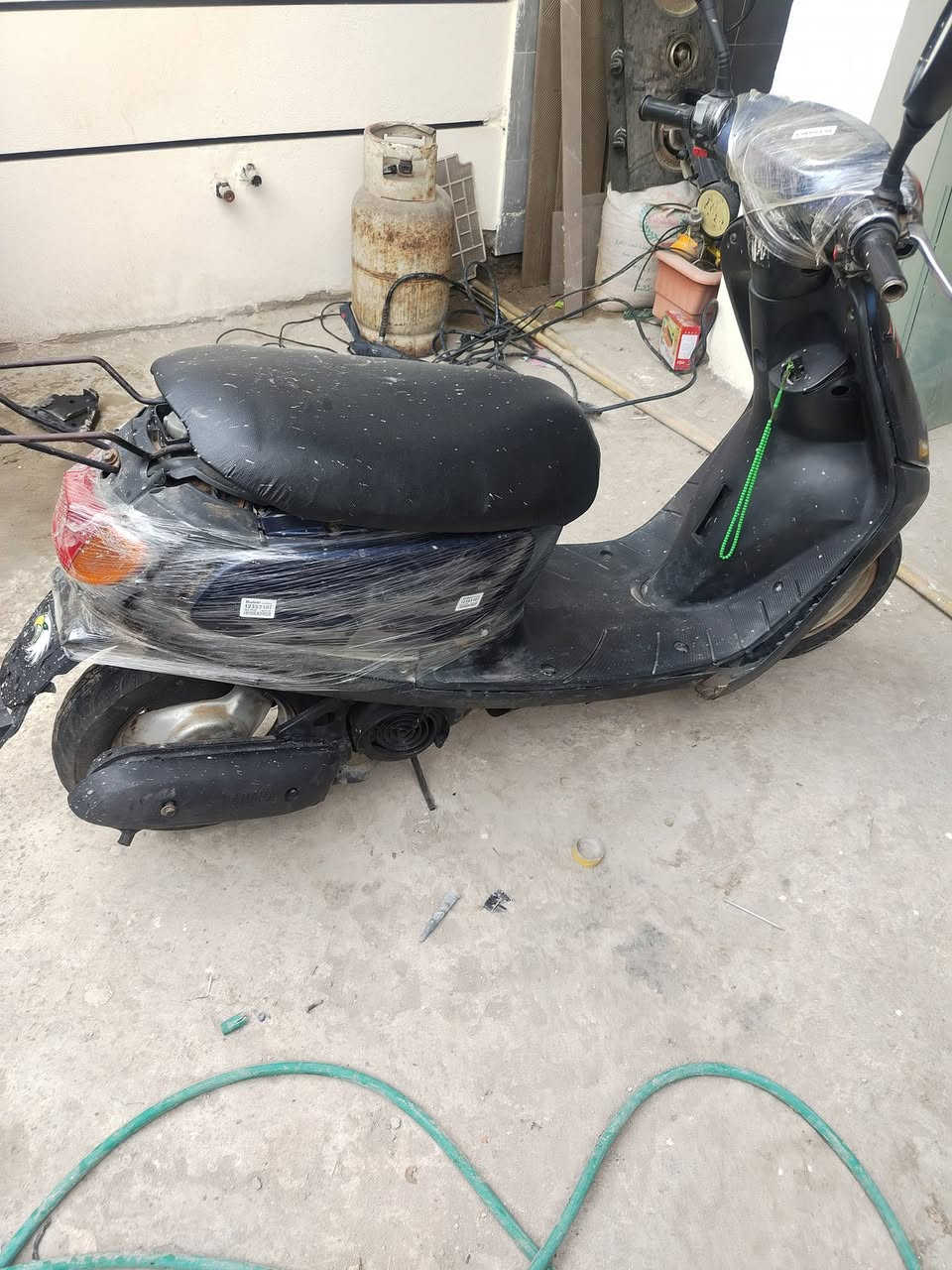 سلام عليكم الدراجه للبيع الدراجه نضيفه جيب فيتر وياك وفحص ما بيه اي نقص من عده المجمع مال اشاير عطلان واوراقه كامله الدراجه مكفوله السعر 300 وبيه مجال الرقم للستفسار *********** مكاني معارض النهضه مقابيل الجمله العصبية
