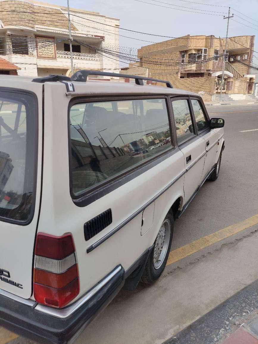 فولفو 240 موديل 1992
بدون صبغ السياره على وضع الشركه ما محور
نوزل
سنتر لوك
ويل كب
جام كهرباء
رقم بغداد باسمي
لابيها خياس ولا ضربه
السعر 65 ورقه و بيها مجال
اضافةً عندي وياها غراض للسياره 
مكان السياره كربلاء
ما متواجد على الفيس بوك
الي يحب يستفسر
***********
واتساب أو اتصال
