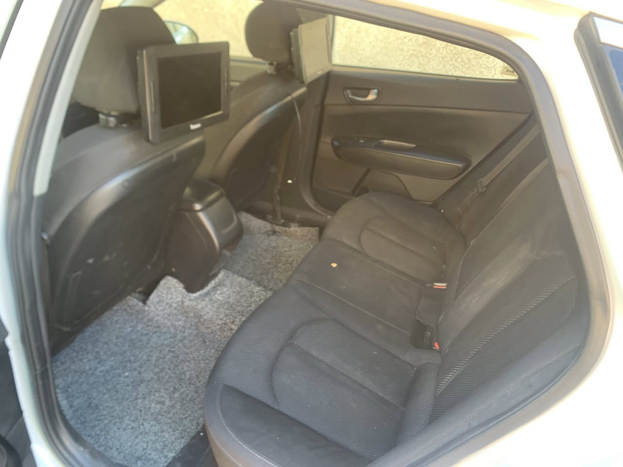 السلامً عليكم اوبتيما موديل ٢٠١٩ وراد امريكا رقم بغداد مشروع وديني اسمي حادثه  خارج بس دعاميه وخشم البنيد بيه الجاملغ الخلفي لايمن بيه شخط وصبغ الباب عكس السايق والجاملغ فقط رش صبغ بدون دواخل وبدون شاصي شرط المحرك والكير مكفولات والسياره مبرمجه عله البانزين العادي والمحسن مكان السياره الفلوجه اتصل عله الرقم ‭٠٧٨١ ٠٤٤ ٤٦٢٥‬
