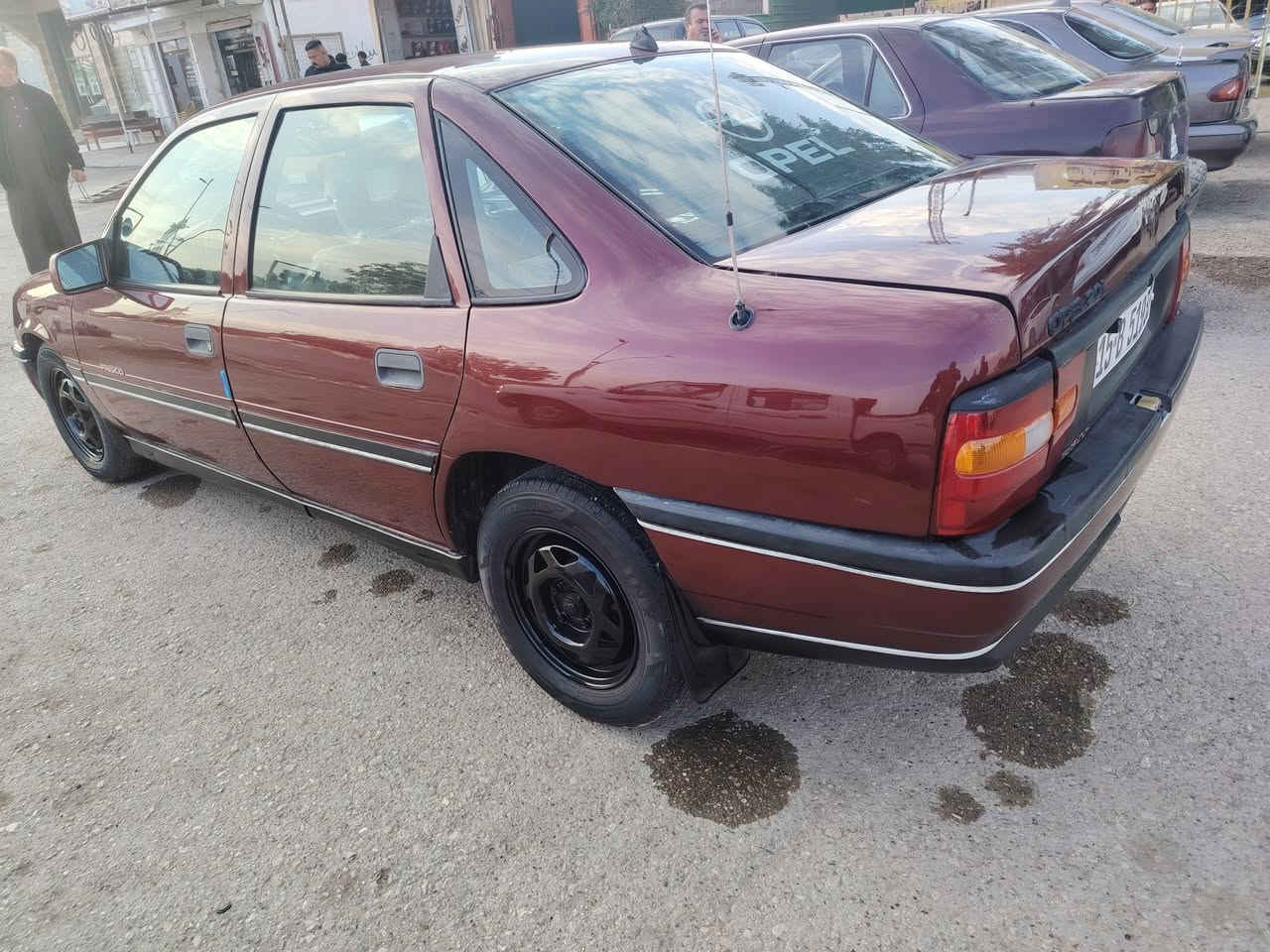 يالله سلام عليكم فكتره جديد موديل 92 محرك 2000 كير او تماتيك تخم تاير رقم جديد سنويه 28 تبريد  اصل اخوان ترايك ميتين متعوب عليه صدر جديد  سعر 45وبيه مجال  الشراي  عتذر عن بيع القصاط شراي يتصل مكان هيت حي البكر رقم الهاتف  ***********
