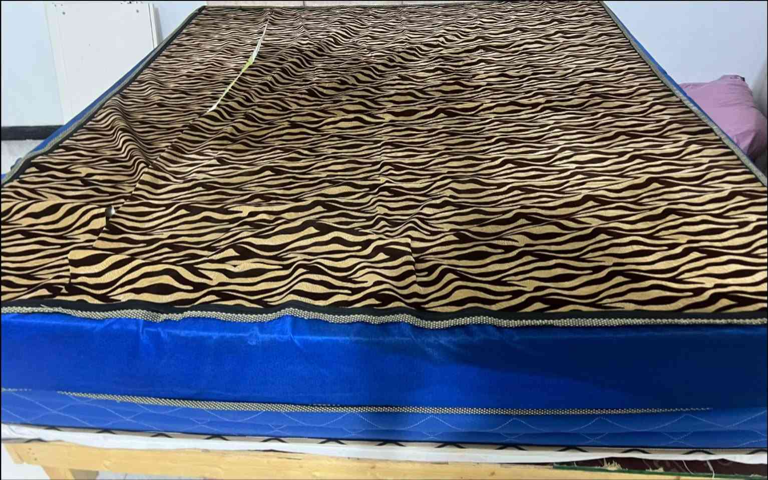 السلام عليكم دوشك ١٨٠*٢٠٠ جديد ونظيف بس من شلنة أنشكّ بالحايط شوية وتختة حديد اثنينهن٨٠ 
بغداد العبيدي


**إذا كنت صاحب هذا الإعلان وتريد حذفه لأي سبب، رجاءا أرسل رسالة إلى الدعم الفني**