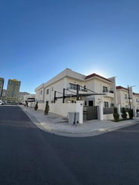 #اشتي_فيلج بيت للبيع #مؤثث كامل المساحة 280م ركن  يتكون من: 5 غرف نوم ...