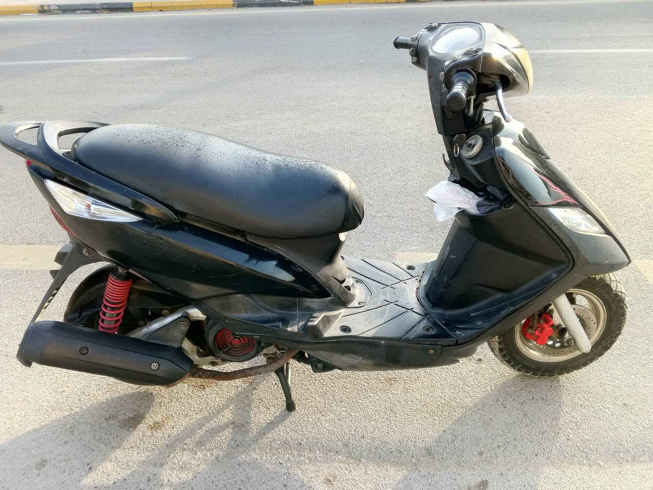 سلام عليكم من رخصه الادمن دراجه ماكس ثعلب140 دراجه بلاديه مكينه برغي ممفتوح بيه مكينه تخبل خرسه متسمعلهه صوت شلعه معدل فول تشك الكاع كهربائيات كله شغاله دراجه كلشي مناقصه السعر 600 وبيه مجال المكان بغداد شعله رقم الهاتف ***********
