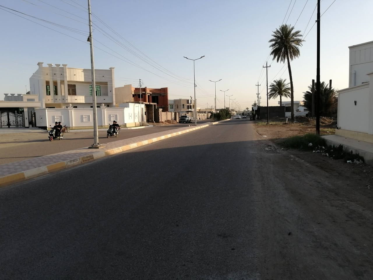 للبيع أرض سكنيه / وتجاريه / شارع٤٠ فرع جامع
      الواثق على الشارع السايدين مباشره سند (٢٥)
   المساحه/٢٤٨ متر طابو زراعي ضمان حقوق المشتري 
   الوجه / ١٣ ×٢١.٥ / الخلف / ١٠
للاستفسار مع مكتب أبو وسام للعقارات
مكتبنا رمادي شارع٤٠ مقابل جامع الواثق *********** ابو وسام للعقار يتوفر واتساب( الجاد يتصل لا أتعامل بالتعليقات لطفاً).. تحياتي
