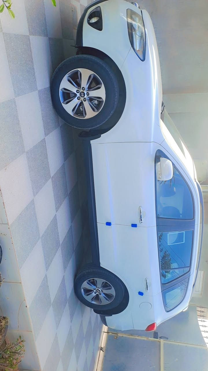 السلام عليكم ورحمة الله
اخوان مكلف بالنشر 
سنتافي 2012 فول مواصفات مكفوله كفاله عامه 
 7 راكب 
محرك 6 
محرك وگير مكفولات شرط 
ألي جانيها يعرف مواصفاتها 
سونار موجود بالمنشور 
 السعر 180 وبيها مجال مكان السياره صلاح الدين قضاء الضلوعيه للأستفسار هذا رقم. صاحب السياره ***********
