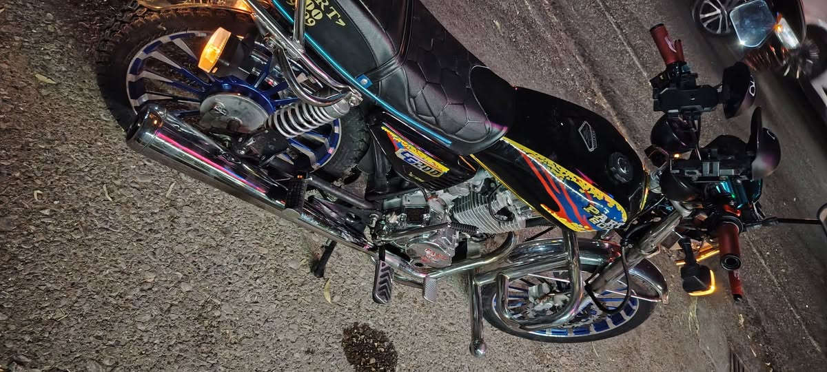اقره المنشور زين وبعدين اتصل 
ماطور بارت موديل 25 مكينه 150 
ويلات جديد وزن عيار ثقيل تايرات جديد امامي خلفي كهربائيات كلها شغاله الفديو معروض امامك سعره 775 الف وبيه مجال مراوس هم يرهم بشرط موديل 24 او 25 
*********** بي واتساب
