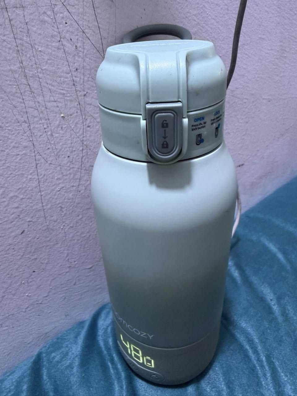 هو سخان حليب وماء محمول من ماركة Momcozy. اصلي باله

إليك أبرز مواصفاته ومميزاته:

تسخين سريع: يسخن الماء في 3 دقائق والحليب في 5 دقائق. 

سعة كبيرة: تتسع لـ 17 أونصة (حوالي 500 مل). 

بطارية قوية: يمكنها تسخين الحليب حتى 8 مرات أو الماء حتى 24 مرة بشحنة واحدة. 

تصميم آمن: غطاء مانع للتسرب ومواد آمنة خالية من BPA. 

وضع مزدوج: يتيح التسخين المباشر لحليب الأم أو تسخين الماء لتحضير الحليب الصناعي. 
 اعلى سعر ابيع 
الحجز ع الخاص 
متوفر توصيل


**إذا كنت صاحب هذا الإعلان وتريد حذفه لأي سبب، رجاءا أرسل رسالة إلى الدعم الفني**