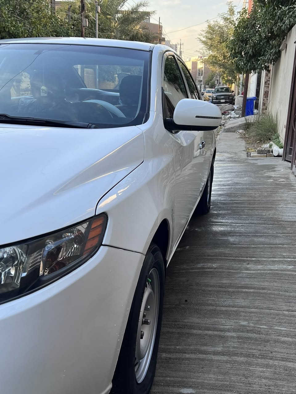 السلام عليكم ورحمة الله وبركاته 
سياره فورتي 
موديل 2012
وارد امريكي
محرك 1600.     GDi

سياره خير من الله جديده بمعنه الكلمه كامله مكمله الف متصرف عليها 
صدر امامي خلفي جديد 
تخم تاير جديد 
حادثها بيها هنا صار بل عراق جاملغ وبنيد شويه منهن كما موضح 
سياره مصبوغه عام جماليه 
سياره فول مواصفات ::

1️⃣بصمه 

2️⃣فتحه سقف 

3️⃣بيبان بصمه 

4️⃣مري شفط 

5️⃣كامره خلفيه 

6️⃣شاشه تاب

7️⃣تحكم ستيرن 

8️⃣اشاير مري…

9️⃣لايت زنون 
وبعد بيها موصفات معروفه سياره مال جناي رقم بغداد باسم ابن عمي تحويل ثاني يوم مباشر 
رقم بغداد انكليزي 
سياره نضيفه حيل بعد احله من الصور 
ورجاءً رجاءً كلشي ذاكر بل منشور اقره وخابرني وتشلع عيوني
واخيرآ السعر😁
(88)

واني خادم مكاني بغداد الكريعات 
رقم هاتف :
***********
