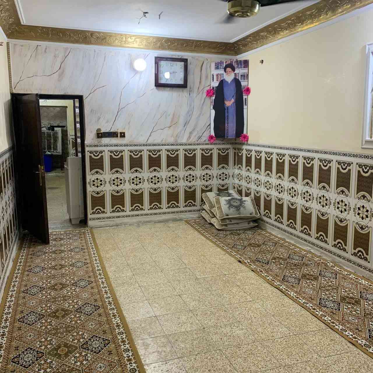 دار للبيع في مدينه الصدر قطاع 2 مقابيل سوق الأولى مساحة 144 يحتوي على أربع غرف نوم مع هول+استقبال حمام خارجي ومرافق وحمام داخلي مطبخ خارجي وداخلي
لاستفسار رقم الهاتف 
 ***********
