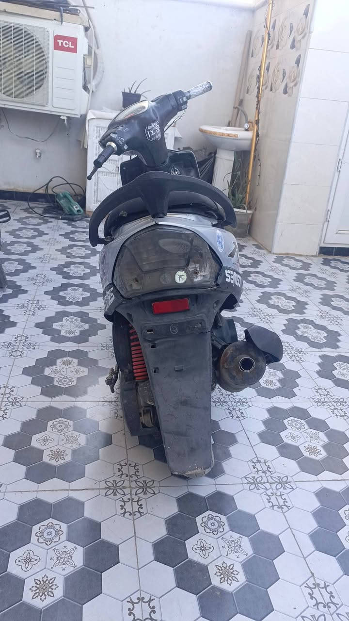 سلام عليكم دراجه ماكس عدله للبيع مكينه مفتوح كفرات بلاد مال غير دراجه كهربائيات شغاله شلعه معدل فولل السعر 375 وبيه مجال المكان بابل مسيب حي المعلمين هذا رقمي ***********
