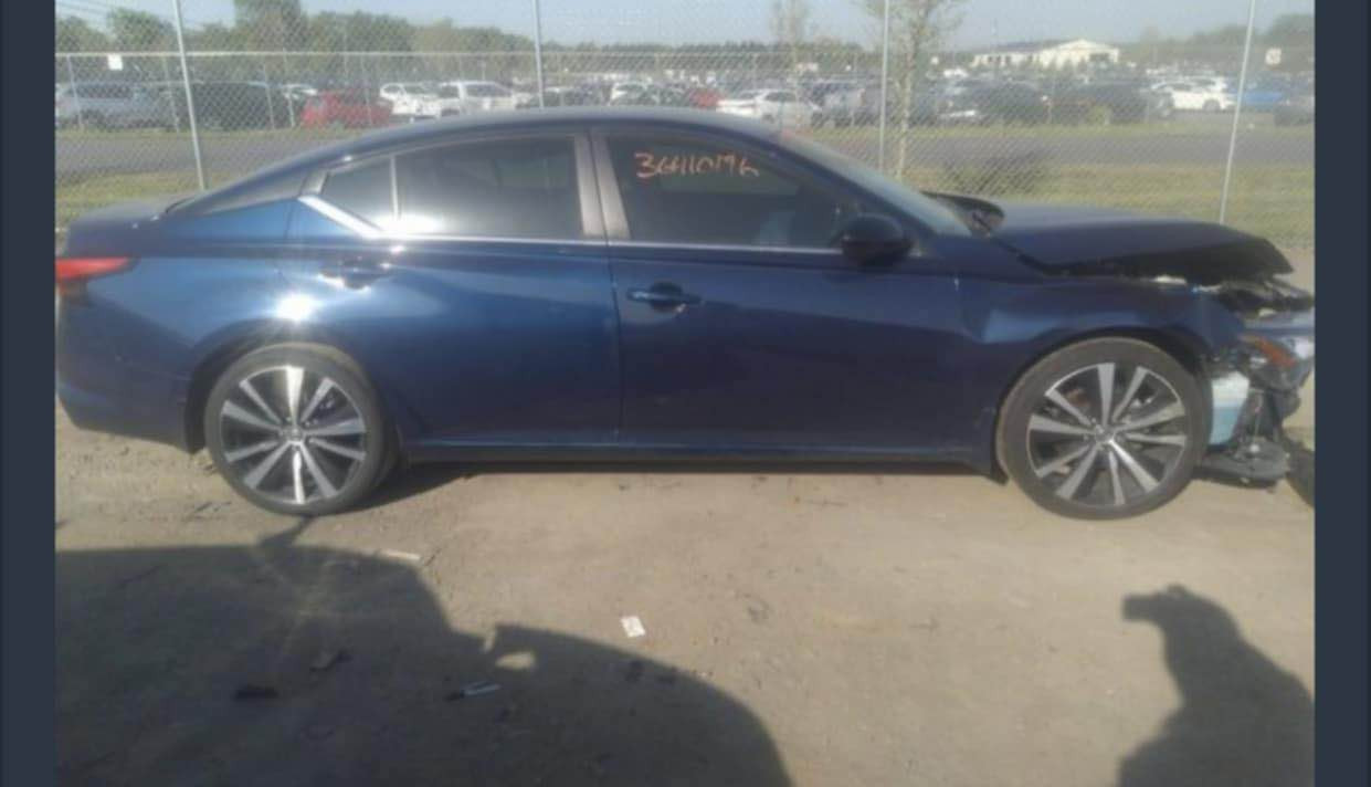 نیسان ئاڵتیمە مۆدێل 2021 سپورت SRبەسمە و شەغال و رادار خەتی جادە کوشین جلد شاشە گەورە بلاک لید تازة كامل سيرفزي شكريكةي بو كراوة هةموو رونگورينيك و سيرفزيكي لةشريكةوة بو كراوة چوار طاية و ويلي لوكي لةژيرة79هەزار رۆیشتوەو ٣ پارچەی هەیە بي ژوري بةشةرت
سعر:-129$
ژ.م:-*********** أربيل, العراق
