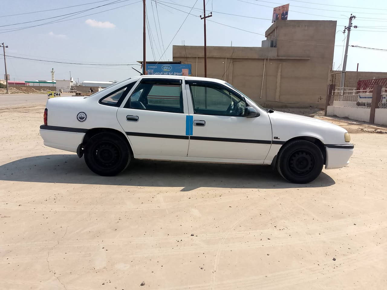 السلام عليكم للبيع اوبل فكتره حجم ١٨ لون ابيظ رقم صلاح الدين دولي سنويه لل٣٠  شرط التحويل دفتر بانزين كير محرك صدر تايرات كلو انطي بشرط السعر ٤٠ وبيها مجال قليل مكاني الحويجه داخل ***********
