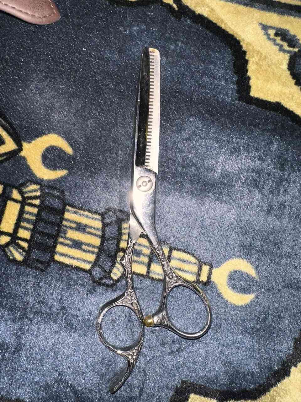 مكص تخفيف الشعر 
مثل مشوفة جديد
ومرتب وحلو
قيم واخذه ضلعي 
مكاني بغداد حي اور رقمي ***********
