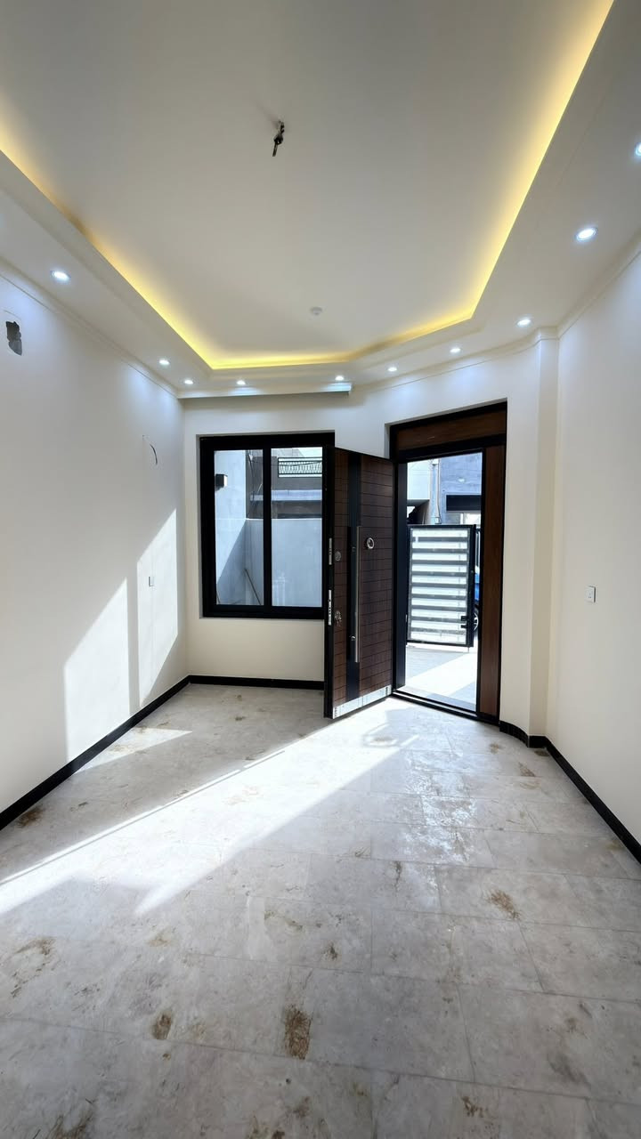 مشتمل للبيع المساحة 100 متر الواجهة 5 نزال 20
حي الجهاد المسالة والعدالة قرب مجمع النسيم بناء درجة اولى 
واجهة برسلين ارضية مرمر كهربائي وصحيات داخل ضمان 
بناء متعوب عليه يحتوي على 3 نوم صحيات عدد 2 
‏السعر مناسب للاستفسار ***********
