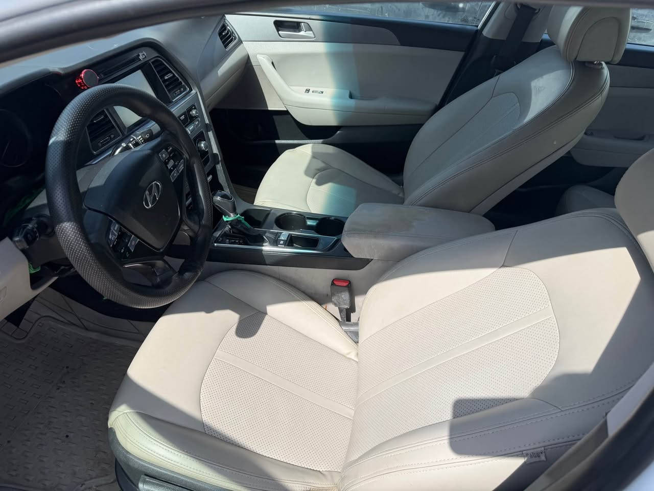 سوناتا ٢٠١٦ أمريكي بدون حادث فقط جاملغ كلير باقي كفاله سياره جديده محرك كير تبريد كله ع وضع الشركه السعر ١٢٧ بي مجال حك الجيه العنوان ديالى بلدروز *********** بعقوبة, ديالى
