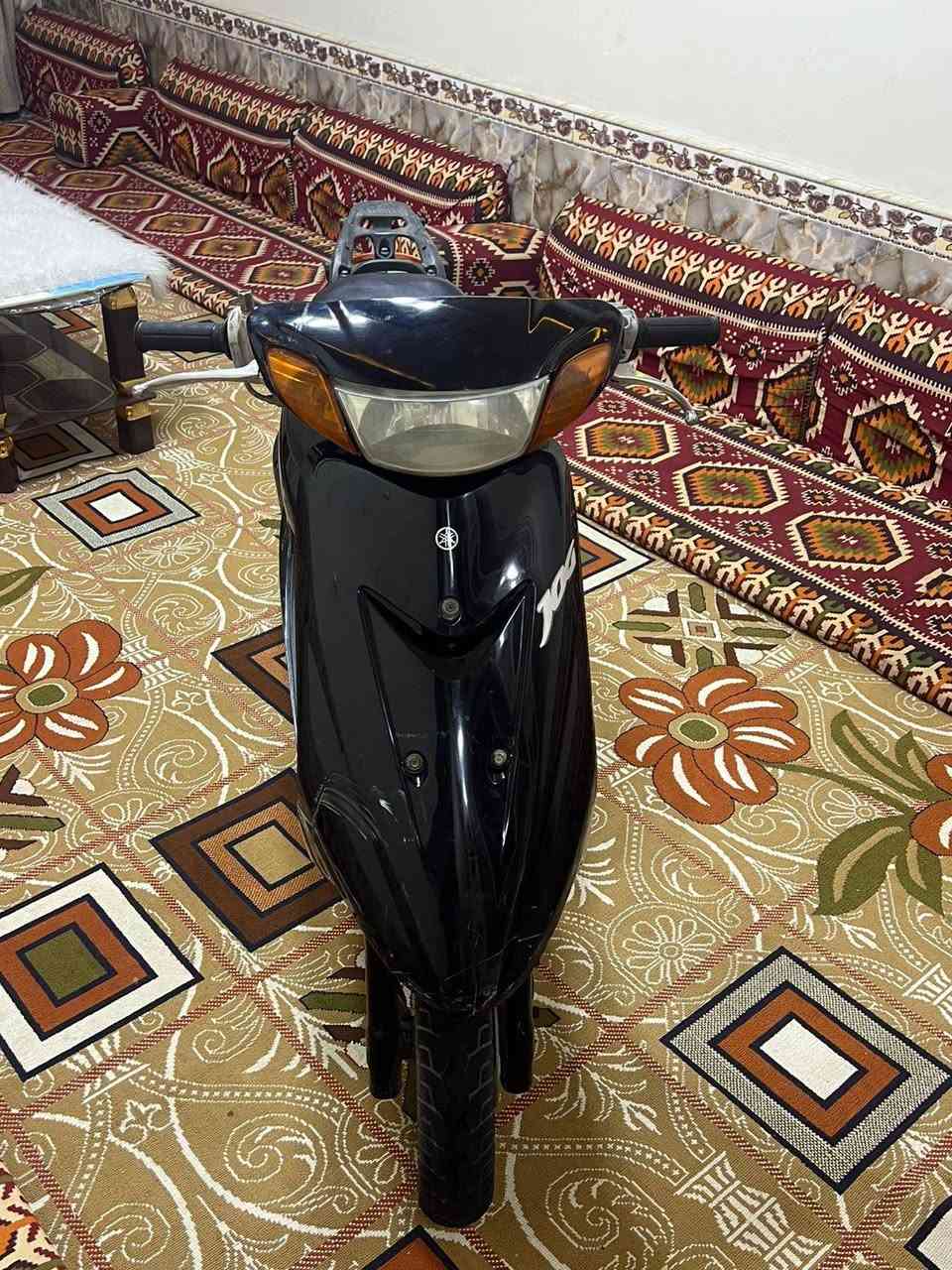 سلام عليكم 
عصفوري فحل دراجه حلوه وجاهزه نكره سلف بكل وقت كلشي شغال بيه لايت بك لايت هورن اشاير عداد سرعه كيج بانزين سلف كلشي شغال دراجه مطلعه حاويه على ايدي وصل الحاويه موجود دراجه جديده ومامتعوبه فقط اول مااشتريته مااعرفله وماحاطله دهن وبدلتله بستم سعرها 450. مكاني ناصرية مركز صالحيه ***********.  بي واتساب
