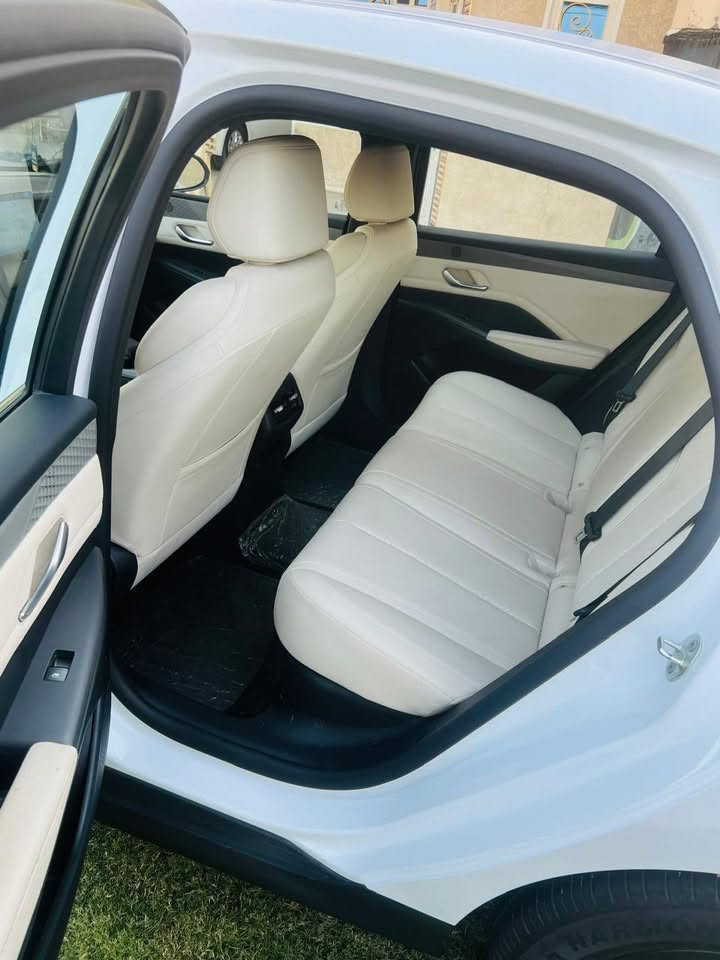 السلام عليكمً
BYD
كن بلاس مديل 2025 مكفوله كفالة عامة 
داخل ابيض المرغوب 
موصفاته معروفه حساسات كشنات جلد شاشا كامره خلفيه تحكمات جهتين تحكم بسعه البطاريه بيه انضمه قياده متنوعه SPORT NORMAL ECO   قطعتين تبريد ملحقاتهة كاملة 
السعر18.200 مجال قليل
المكان بغداد
الاستفسار ***********
