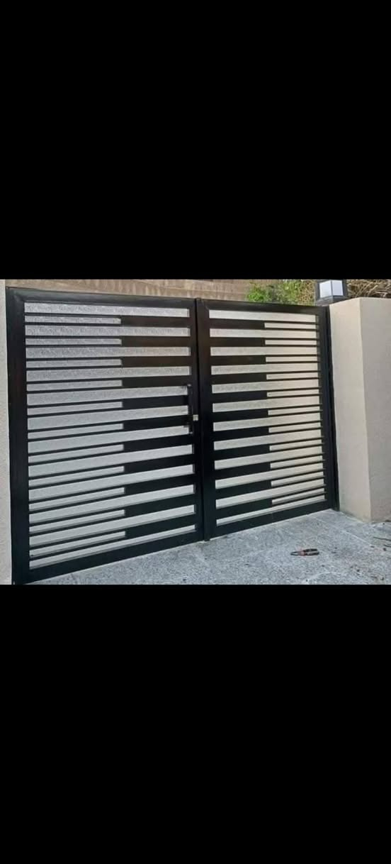 حدادة الزهيري عمل ابواب القاصه وابواب الخارجيه القاصه وابواب النقش الملكي حسب الديكور وابواب الداخليه والشبابيك الحديد حسب الطلب اسيا*********** اثير *********** محاويل منطقة حصن جعفر ابو ابها محلي في بيتي
