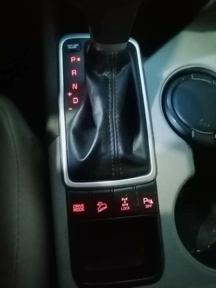 كيا سبورتج خليجي 2018 رقم شمالي 
 دوش ماشية ١٠٨ الف
لون ابيض صدفي
مانع انزلاق
تبريد قطعتين
درايف مود.(ايكو**سبورت**عادي)
مثبت سرعة 120 يدك جرس
سبير مانازل
نزول منحدرات بيها دفتر بانزين
*تعديل بارد باب السائق بسيط مقدار اصبع+بالهلال مقدار اصبع
🍭🍭سنوية الي حد ٢٠٣٠

مكاني  كركوك

السعر  ‼️ علق بتم يجيك السعر بالخاص ‼️

***********
