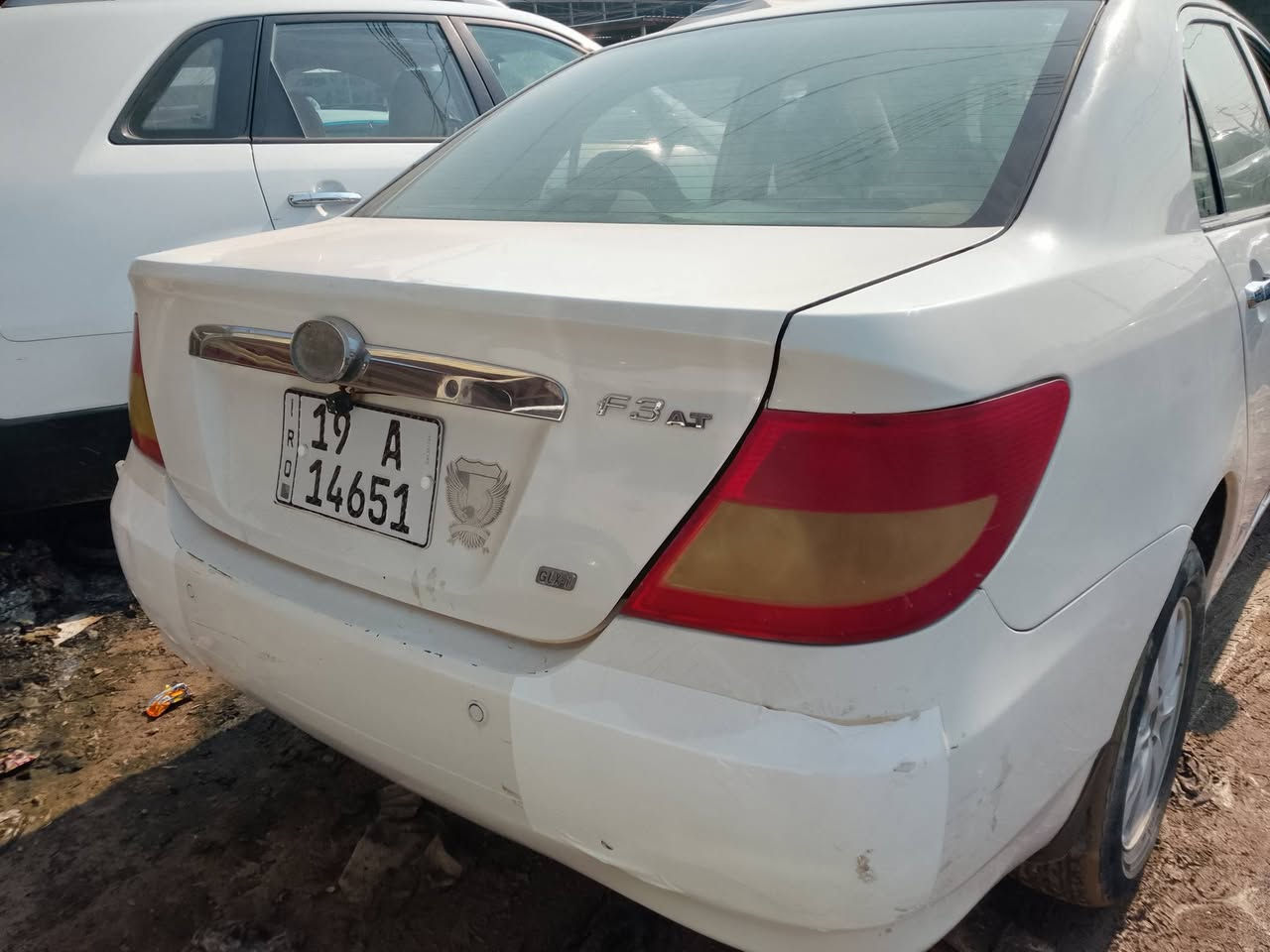 السلام عليكم بي وي دي f3للبيع
مديل 12سياره مكينه وكير اوتو بلادي مسيبوشي ياباني 
كفاله كير ومكينه وبارد وتبديل مابيهه اي كص خياسات فقط اشبر جوه بالباب السياره مسويله ادامه كامله ماعايزه برغي فقط الفتحه بالقماره الجامه طارت ونكسرت وموضحه بالصوره السياره بسمي مداور ثاني يوم السعر 53وبيه مجال قليل للستفسار ع***********مكاني ديوانيه
